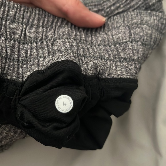 Lululemon hotty hot shorts high rise - Picture 3 of 4